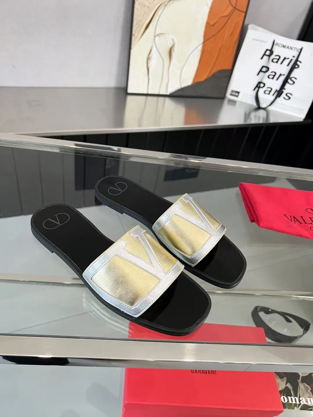 👟👟Ex-factory price 340👟👟 Valentino, 25 new spring and summer Valentino color-blocked flat flops, sizes 35-43